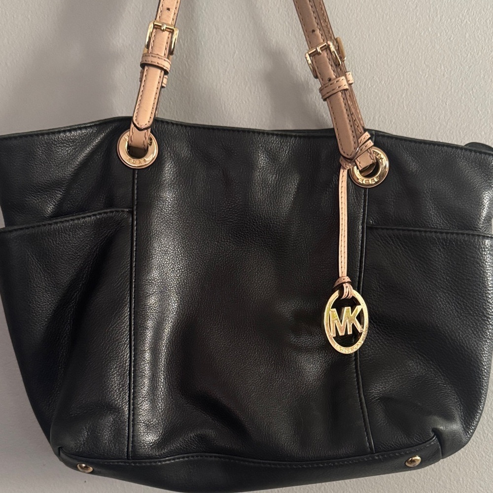 Michael Kors Brown Jet Set Shoulder Bag with Gold Accents - Picture 3 of 6